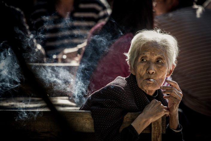 24smoking_chinese_woman